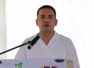 Releva Edmundo Tlatehui a Dulce Barrales de la Segob en San Andrés