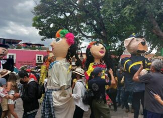 Realiza Atlixco el Magno Desfile de Mojigangas