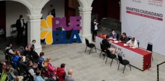 Ciudadanos acuden a “Martes Ciudadano” en Casa Aguayo