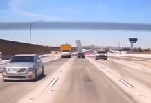 Choca avioneta contra autopista en California