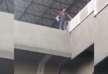 Joven salta de un puente en NL; se salva al caer sobre un auto