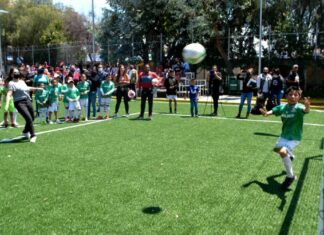 Norma Layón entrega cancha de fútbol 7 en Texmelucan