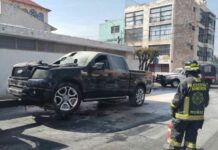 Sale ileso regidor Ángel Rivera tras incendiarse su camioneta