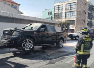 Sale ileso regidor Ángel Rivera tras incendiarse su camioneta
