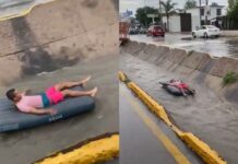 ¿Venecia? Hombre navega en un colchón en Chihuahua