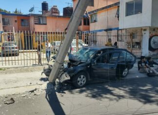 Choque en Bosques de San Sebastián deja 2 lesionados