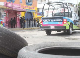 Pide Barbosa a comerciantes legales que ayuden a limpiar la 46 Poniente comerciantes
