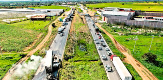 Delincuentes incendian vehículos y bloquean carreteras en Zacatecas delincuentes