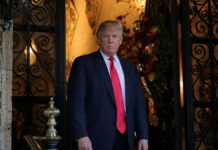 Trump presenta demanda por cateo del FBI a su residencia demanda
