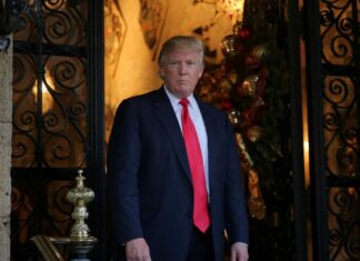 Trump presenta demanda por cateo del FBI a su residencia demanda