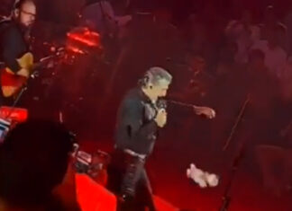 ¿Ese es tu héroe? ‘El Potrillo’ patea peluche del Dr Simi el-potrillo