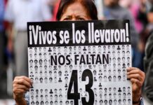 Marchan por los 10 años de la desaparición de los 43 estudiantes de Ayotzinapa estudiantes