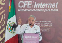 Familias de mineros aceptan plan de rescate de un año: AMLO familias