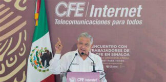 Familias de mineros aceptan plan de rescate de un año: AMLO familias