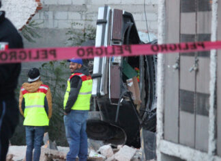 Padre e hijo estrellan su auto a 100km/h en la 11 sur hombres