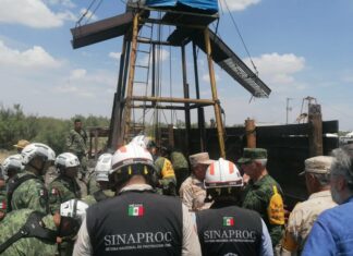 Marina usará dron subacuático para buscar a los 10 mineros atrapados