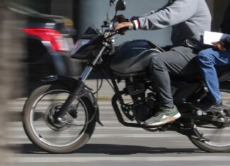 Muere repartidor tras derrapar su moto en San Bartolo moto