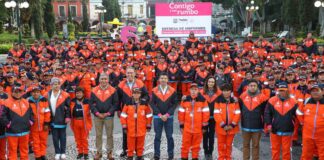 “Naranjitas” de Puebla capital reciben uniformes y calzado naranjitas