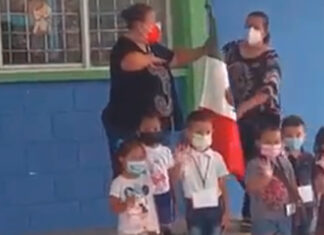 Niños de Kinder se viralizan por tierno saludo a la bandera niños