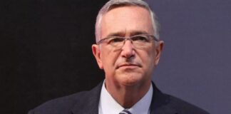 Salinas Pliego visita “central avionera de quinta” en Portugal portugal