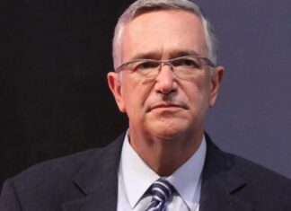 Salinas Pliego visita “central avionera de quinta” en Portugal portugal