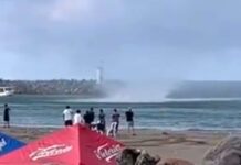 Sorprende tromba marina a turistas en Veracruz
