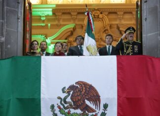Miguel Barbosa encabeza el grito de Independencia en Puebla