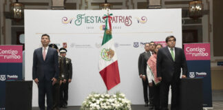 Barbosa y Rivera colocan Bando Solemne por Fiestas Patrias Bando