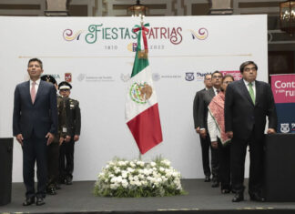 Barbosa y Rivera colocan Bando Solemne por Fiestas Patrias Bando