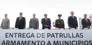 Barbosa entrega primeras 100 patrullas y más de mil armas a municipios Barbosa