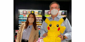 ¡Atrápalos ya! Ebrard presume visita al Pokémon Center de Japón Ebrard