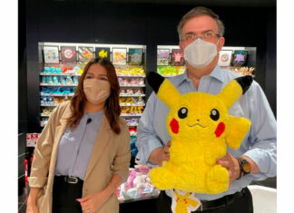 ¡Atrápalos ya! Ebrard presume visita al Pokémon Center de Japón Ebrard