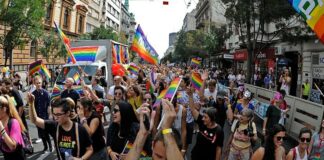 Gobierno de Serbia prohíbe marcha LGBT; comunidad protesta LGBT