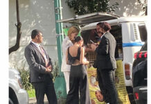¡México irresistible! Nicole Kidman compra queso Oaxaca en puesto ambulante México