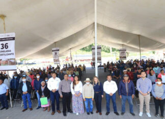 Paola Angon entrega apoyos a 200 productores de San Pedro Paola-Angon