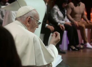 Papa Francisco llama a cuestionar modelo de desarrollo Papa