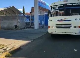 Pasajeros golpean a presunto ladrón de Ruta Azteca Pasajeros