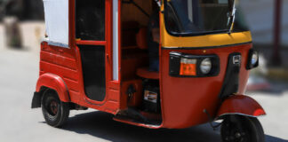 Trabajadora del INEGI muere en volcadura de mototaxi; hay 3 heridos trabajadora