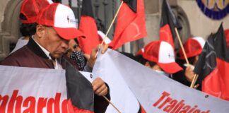 Protestan por incumplimiento a contrato colectivo en Uriarte Talavera Uriarte