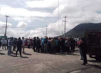 Bloquean la Puebla – Oriental tras asalto a escuela de Nopalucan