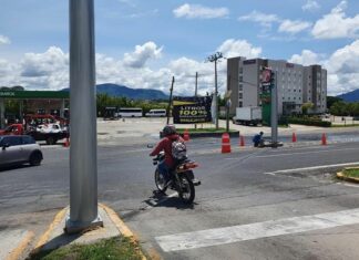 En Atlixco avanza en colocación de semáforos en principales avenidas