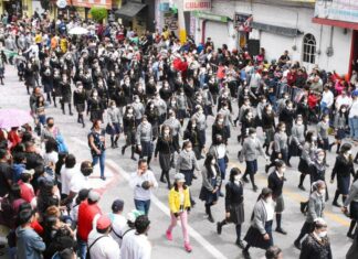Norma Layón encabeza desfile del Grito de Independencia