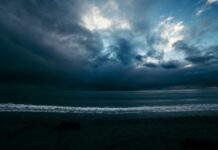 Avanza tormenta tropical “Karl” hacia la costa de Tabasco