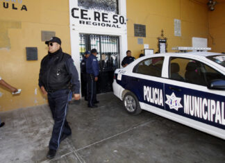 Dan de baja a 70 custodios de reclusorios por anomalías custodios