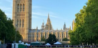 Hasta 24 horas de espera en fila para despedir a Isabel II