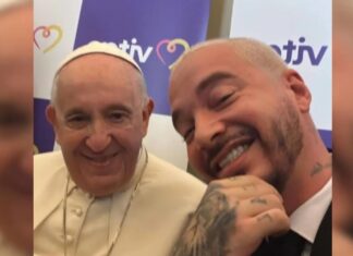 J Balvin presume que el papa escucha reggaetón jbalvin