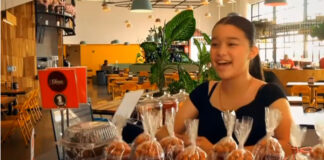 Joven quinceañera cambia fiesta por negocio joven