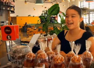 Joven quinceañera cambia fiesta por negocio joven