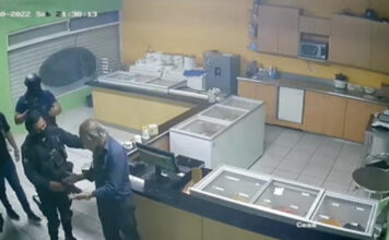 Ladrón asalta heladería y empleada lo encierra en el local ladrón