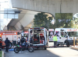 Mujer muere tras lanzarse de puente en Calzada Ignacio Zaragoza Mujer